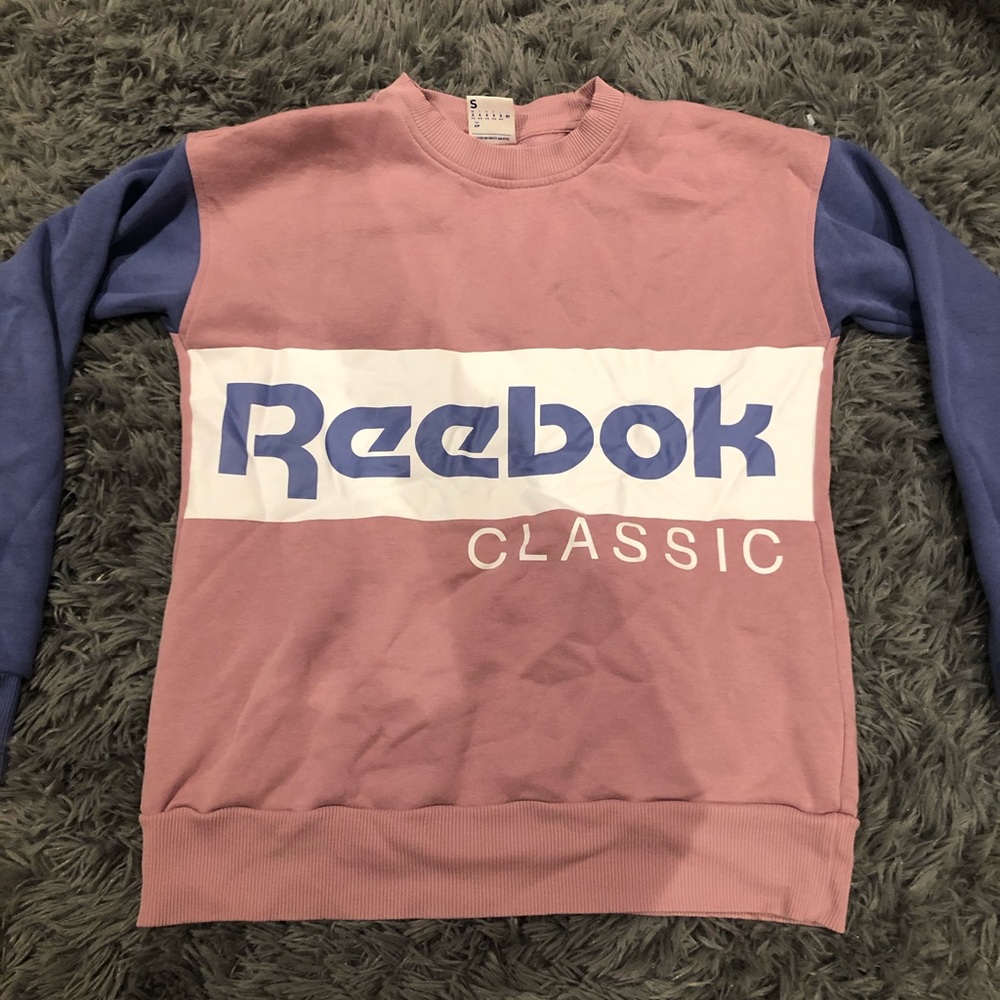 SOLD Reebok crewneck sweatshirt size S 💓